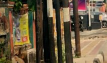 Bangunan Tiang Fiber Optik yang Semraut, Penuh Trotoar Jl Mallabassang Sungguminasa Gowa